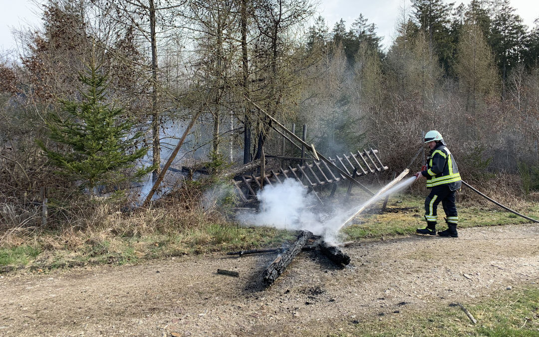 Nachlöscharbeiten Hochsitz