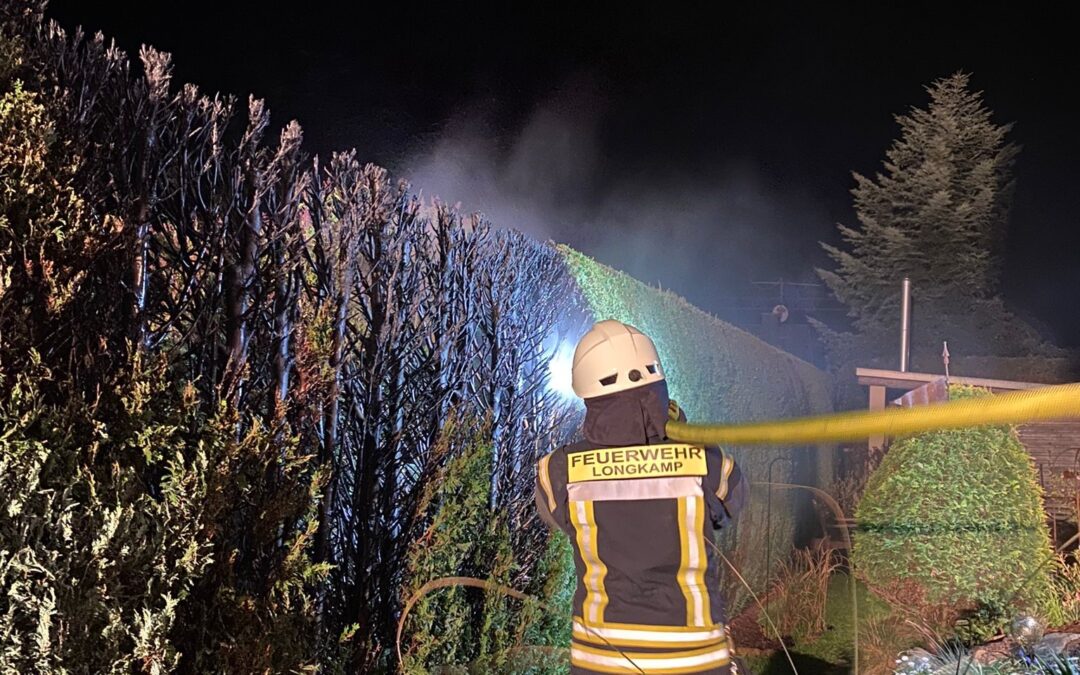 Einsatz 07/2022 Heckenbrand an Gebäude